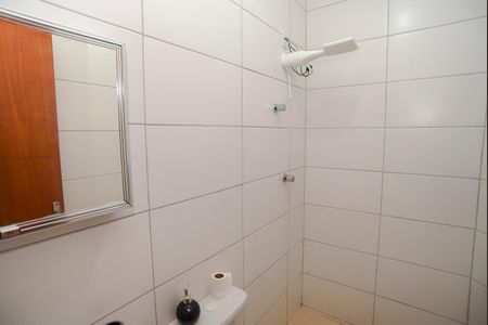 Banheiro de kitnet/studio para alugar com 1 quarto, 29m² em Jardim Algarve, Viamão