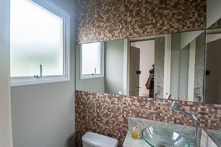 Casa de condomínio à venda com 193m², 4 quartos e 7 vagasLavabo