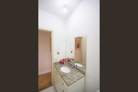 Casa de condomínio à venda com 193m², 4 quartos e 7 vagasBanheiro