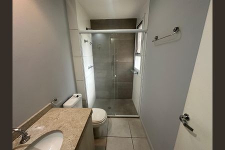 Apartamento para alugar com 74m², 2 quartos e 2 vagas Apartamento para alugar com 74m², 2 quartos e 2 vagasBanheiro da Suíte
