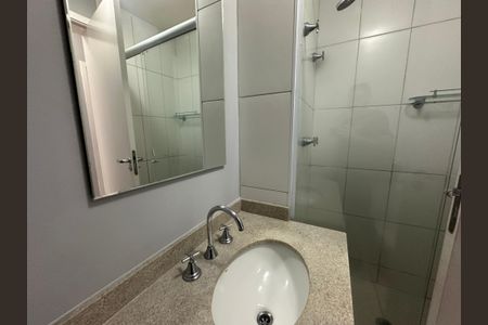 Apartamento para alugar com 74m², 2 quartos e 2 vagas Apartamento para alugar com 74m², 2 quartos e 2 vagasBanheiro