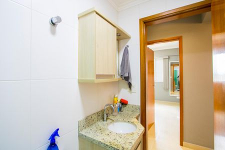 Apartamento à venda com 60m², 2 quartos e 2 vagas Apartamento à venda com 60m², 2 quartos e 2 vagasBanheiro social