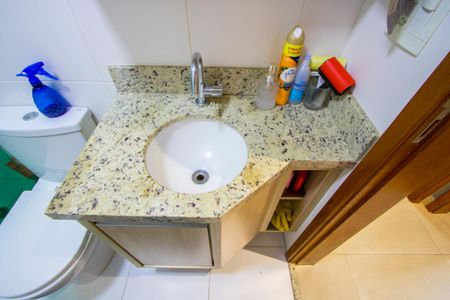Apartamento à venda com 60m², 2 quartos e 2 vagas Apartamento à venda com 60m², 2 quartos e 2 vagasBanheiro social
