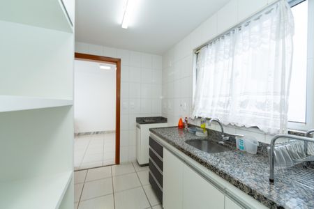 Apartamento para alugar com 77m², 2 quartos e 1 vagaCOZINHA