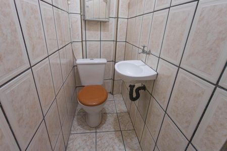 Casa para alugar com 50m², 2 quartos e sem vaga Casa para alugar com 50m², 2 quartos e sem vagaBanheiro 1