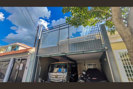 Casa à venda com 192m², 3 quartos e 3 vagas Casa à venda com 192m², 3 quartos e 3 vagasFachada