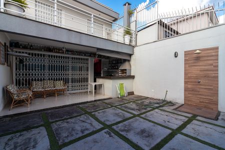 Casa à venda com 192m², 3 quartos e 3 vagas Casa à venda com 192m², 3 quartos e 3 vagasQuintal