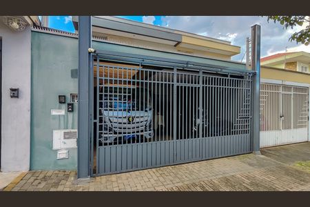 Casa à venda com 192m², 3 quartos e 3 vagas Casa à venda com 192m², 3 quartos e 3 vagasFachada