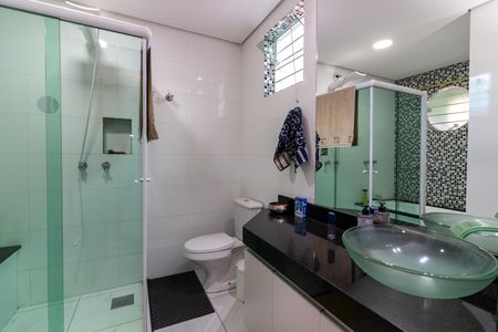 Casa à venda com 192m², 3 quartos e 3 vagas Casa à venda com 192m², 3 quartos e 3 vagasBanheiro da Suíte 1