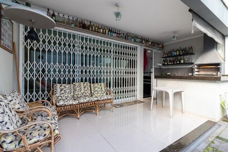 Casa à venda com 192m², 3 quartos e 3 vagas Casa à venda com 192m², 3 quartos e 3 vagasQuintal