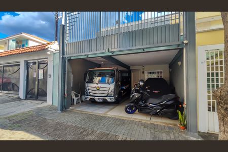 Casa à venda com 192m², 3 quartos e 3 vagas Casa à venda com 192m², 3 quartos e 3 vagasFachada