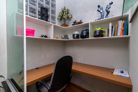 Casa à venda com 192m², 3 quartos e 3 vagas Casa à venda com 192m², 3 quartos e 3 vagasEscritório