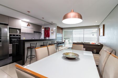 Casa à venda com 192m², 3 quartos e 3 vagas Casa à venda com 192m², 3 quartos e 3 vagasSala de Jantar