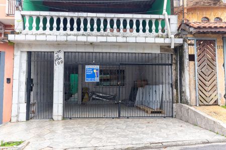 Casa para alugar com 150m², 2 quartos e 2 vagas Casa para alugar com 150m², 2 quartos e 2 vagasFachada