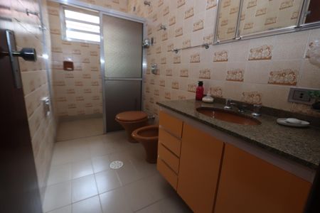 Casa à venda com 244m², 3 quartos e 3 vagasBanheiro Social