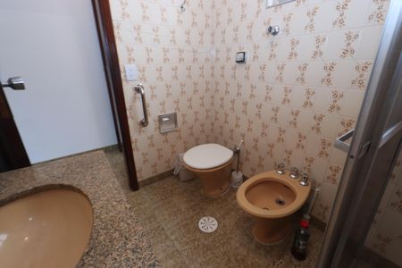 Casa à venda com 244m², 3 quartos e 3 vagasBanheiro da Suíte