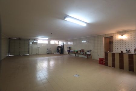 Casa à venda com 244m², 3 quartos e 3 vagasSalão e Garagem