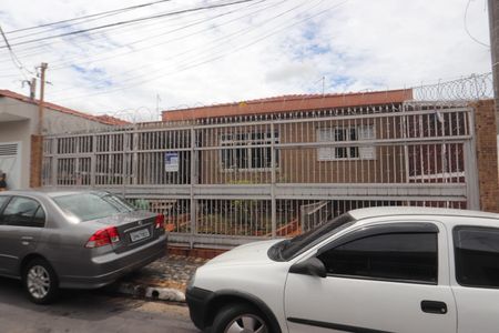 Casa à venda com 244m², 3 quartos e 3 vagasFachada