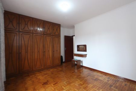 Casa à venda com 244m², 3 quartos e 3 vagasQuarto 2