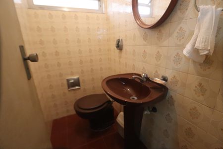 Casa à venda com 244m², 3 quartos e 3 vagasLavabo do Salão