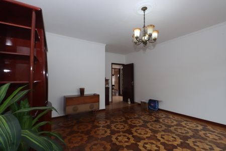 Casa à venda com 244m², 3 quartos e 3 vagasSala