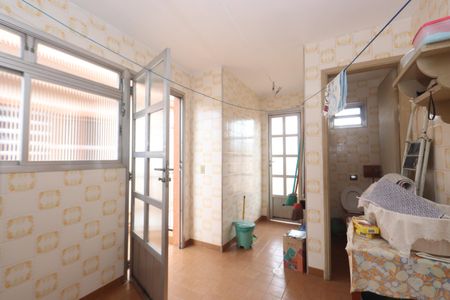 Casa à venda com 244m², 3 quartos e 3 vagasLavanderia