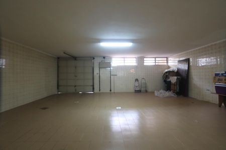 Casa à venda com 244m², 3 quartos e 3 vagasSalão e Garagem