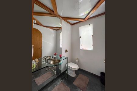 Casa à venda com 469m², 3 quartos e 8 vagasLavabo