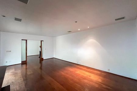 Casa à venda com 469m², 3 quartos e 8 vagasSala 1