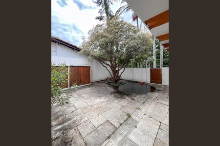 Casa à venda com 469m², 3 quartos e 8 vagasQuintal