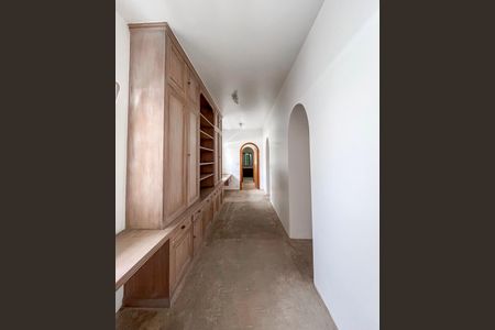 Casa à venda com 469m², 3 quartos e 8 vagasCorredor