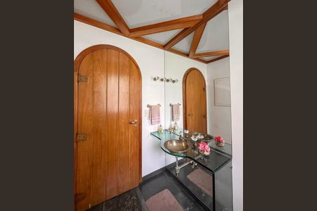 Casa à venda com 469m², 3 quartos e 8 vagasLavabo