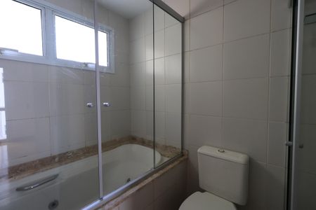 Apartamento para alugar com 177m², 4 quartos e 3 vagasBanheiro da Suíte 1