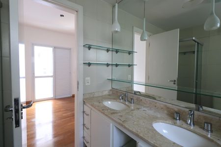 Apartamento para alugar com 177m², 4 quartos e 3 vagasBanheiro da Suíte 1