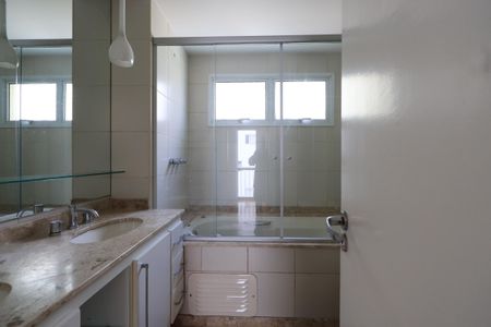 Apartamento para alugar com 177m², 4 quartos e 3 vagasBanheiro da Suíte 1