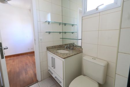 Apartamento para alugar com 177m², 4 quartos e 3 vagasBanheiro da Suíte 3 e 4