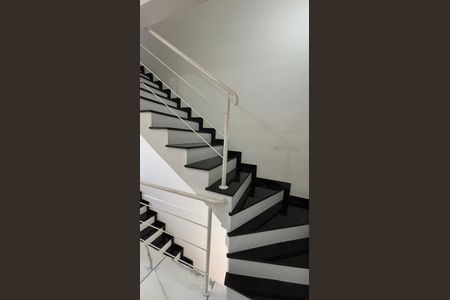 Apartamento à venda com 81m², 2 quartos e 3 vagasEscada