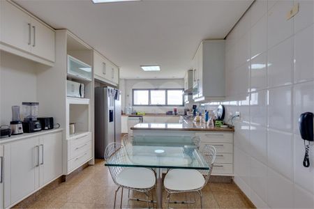 Apartamento à venda com 370m², 4 quartos e 5 vagas