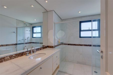 Apartamento à venda com 370m², 4 quartos e 5 vagas