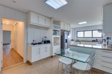 Apartamento à venda com 370m², 4 quartos e 5 vagas