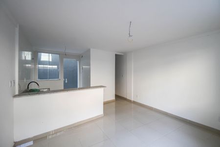 Casa para alugar com 70m², 2 quartos e 1 vaga Casa para alugar com 70m², 2 quartos e 1 vagaSala