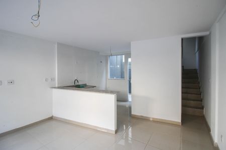 Casa para alugar com 70m², 2 quartos e 1 vaga Casa para alugar com 70m², 2 quartos e 1 vagaSala