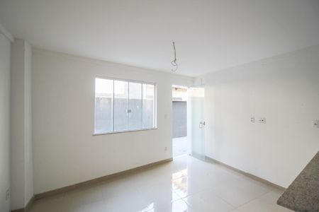 Casa para alugar com 70m², 2 quartos e 1 vaga Casa para alugar com 70m², 2 quartos e 1 vagaSala