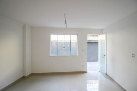 Casa para alugar com 70m², 2 quartos e 1 vaga Casa para alugar com 70m², 2 quartos e 1 vagaSala