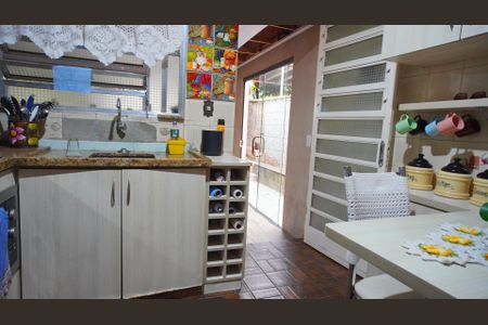 Casa à venda com 300m², 3 quartos e 3 vagasCozinha 