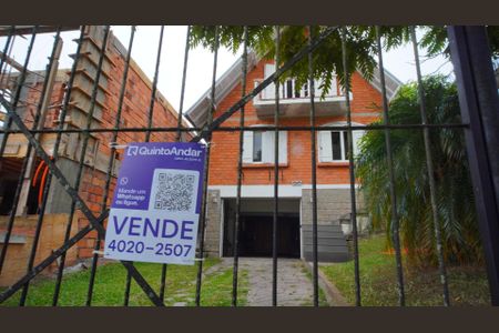 Casa à venda com 300m², 3 quartos e 3 vagasPlaca no imóvel 