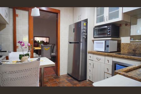 Casa à venda com 300m², 3 quartos e 3 vagasCozinha 