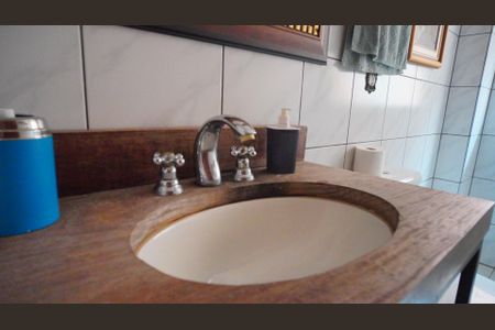 Casa à venda com 300m², 3 quartos e 3 vagasBanheiro 2