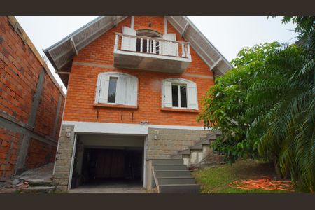 Casa à venda com 300m², 3 quartos e 3 vagasFachada da casa 