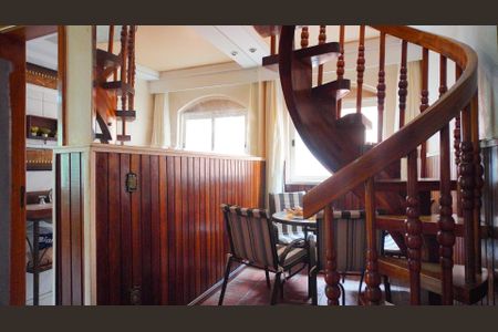 Casa à venda com 300m², 3 quartos e 3 vagasAcesso piso superior 